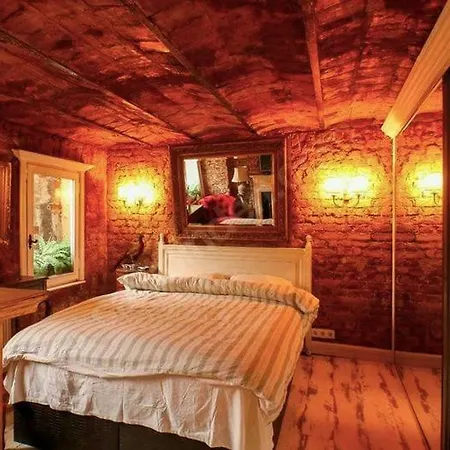 Gorgeous Designer 2-bedroom Flat In Downtown
